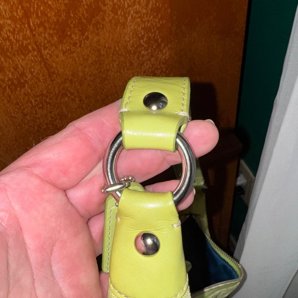 🍋‍🟩💚☀️🕶️Coach Lime Green Signature Shoulder Bag - Picture 12 of 13